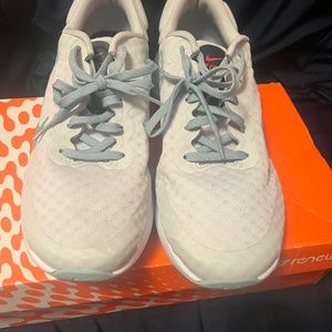 NIKE WOMENS RENEW RIDE 3 RUNNING SHOE - WHITE